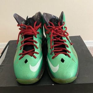 Lebron JAMES sneaker sz 10